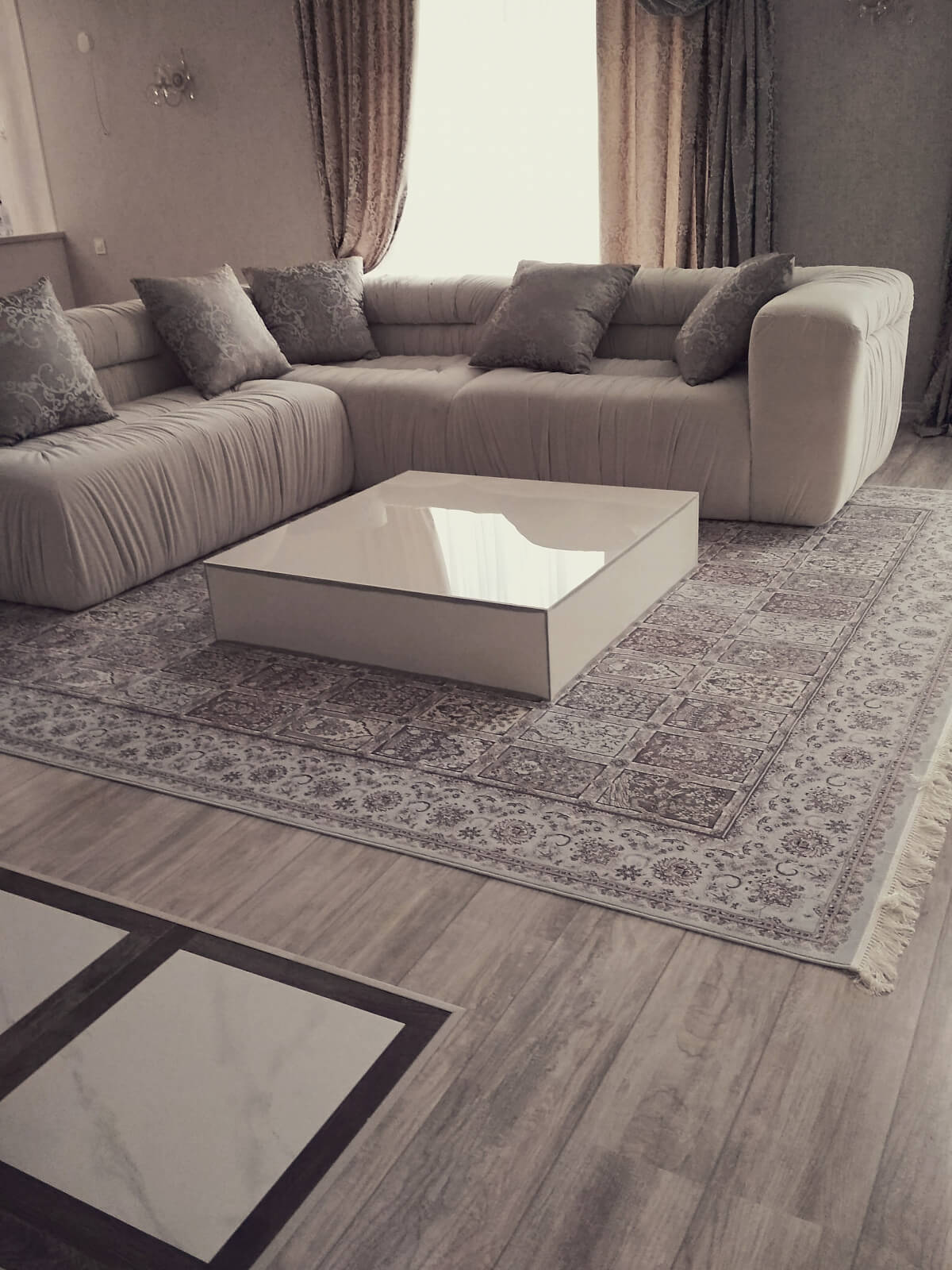 Ковёр неоклассика в гостиной